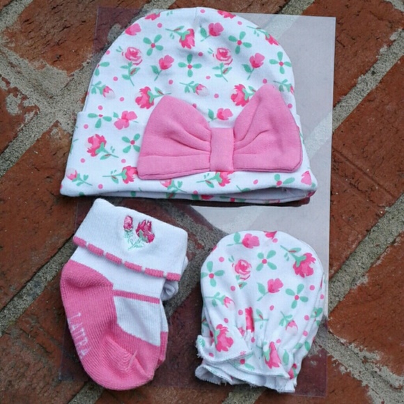 newborn baby socks and gloves
